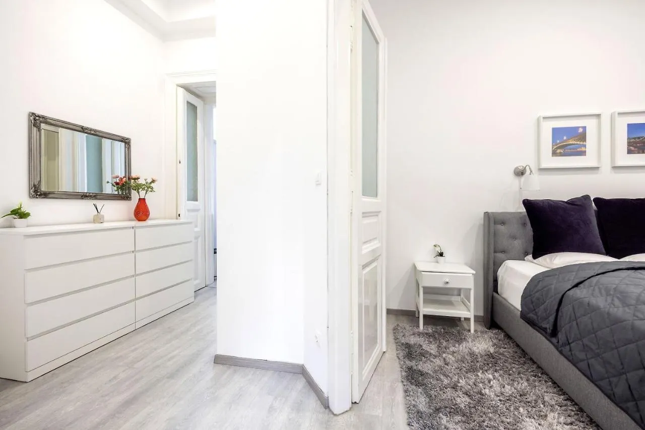 Mystic Dreamy Apartment Budapeste 0*,